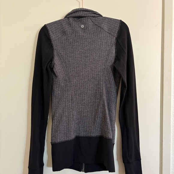 Lululemon Gray Black Herring Bone Mock Neck Zip-Up Track Jacket - Size 2 - Picture 8 of 10
